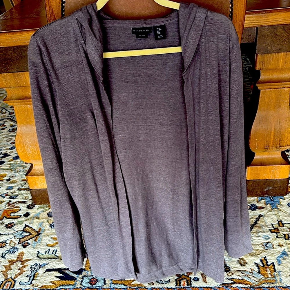 Light weight cardigan by TAHARI SIZE M